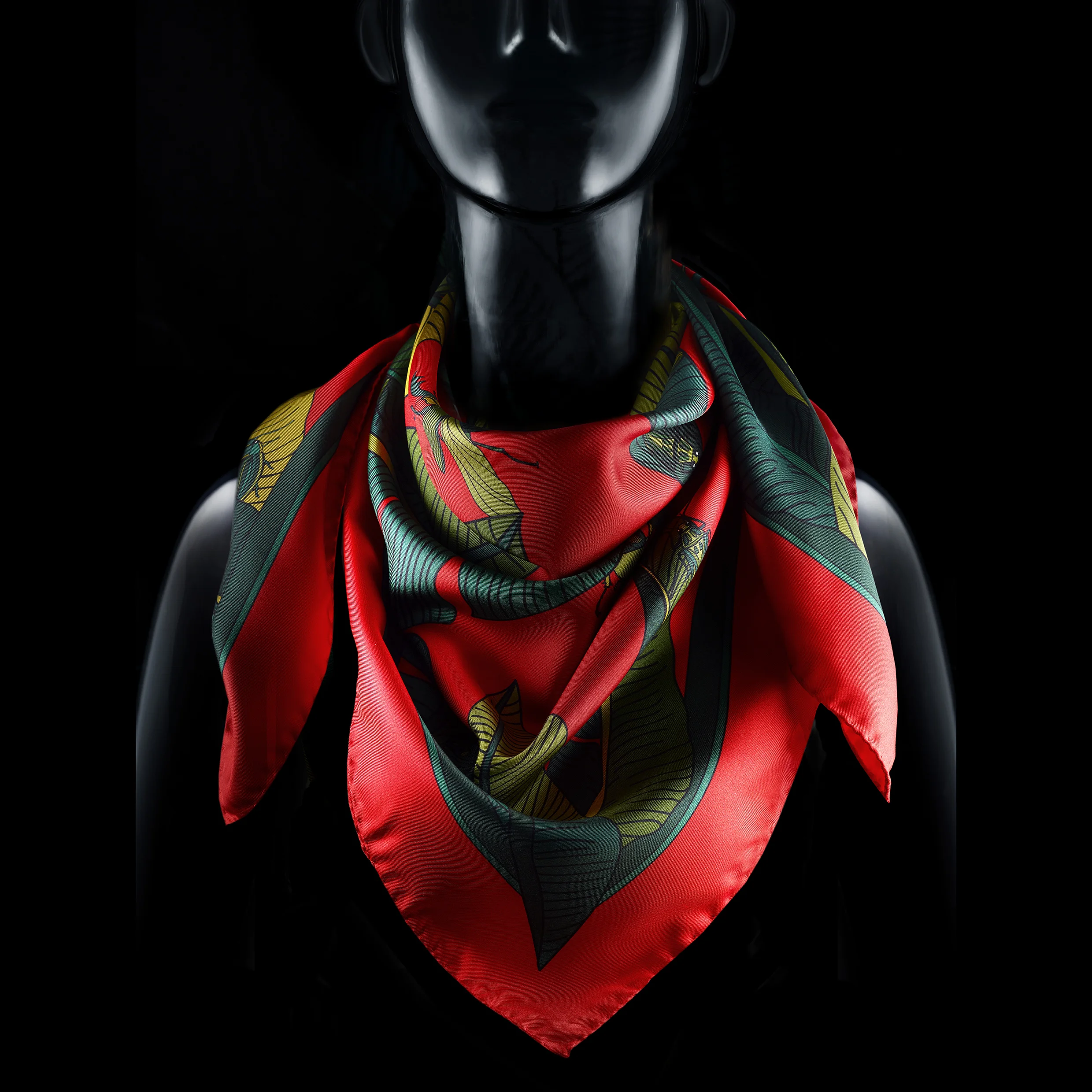 AENEIS_SILK_SCARF_FOULARD_MANNEQUIN.jpg