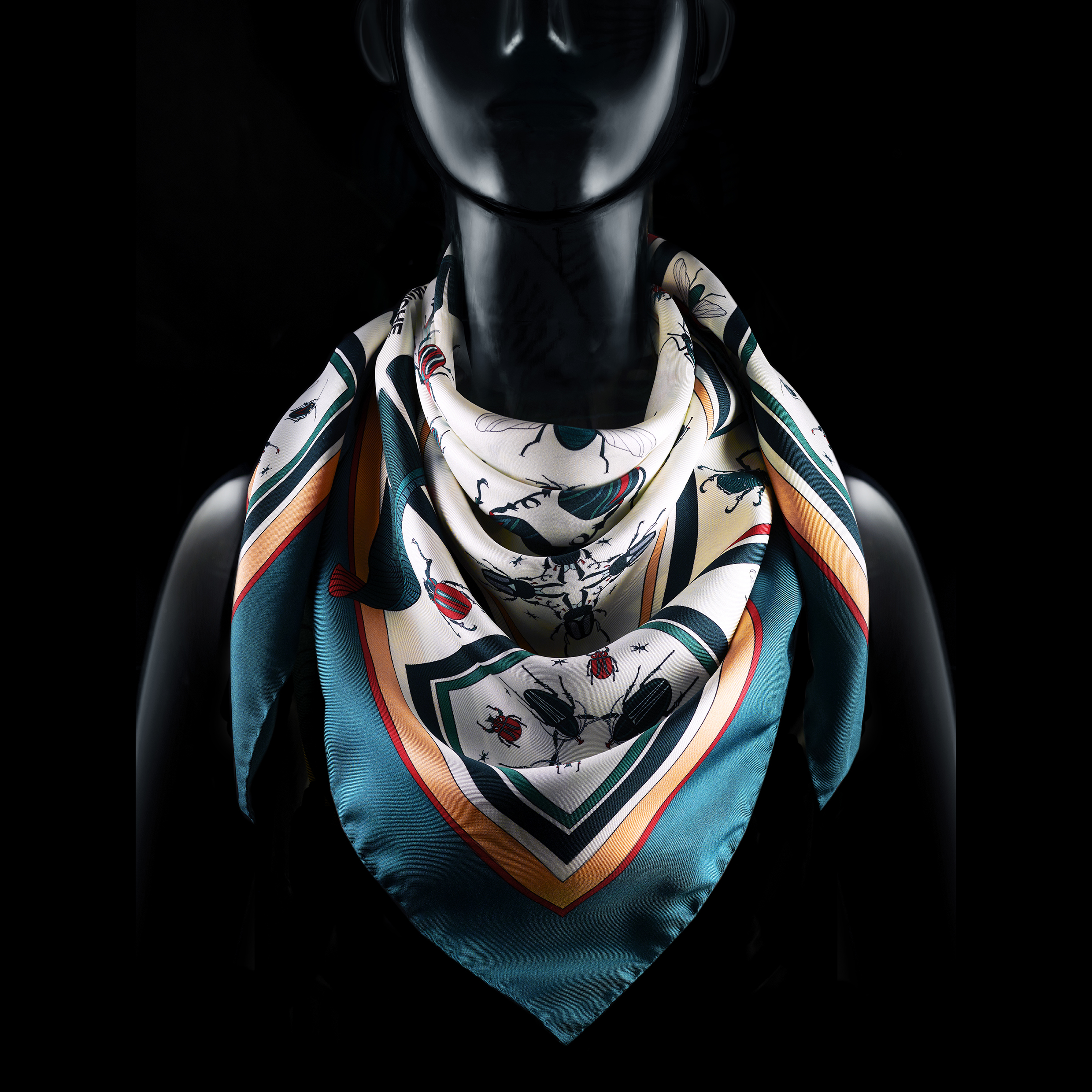 AENEIS_SILK_SCARF_FOULARD_MANNEQUIN_1A.jpg