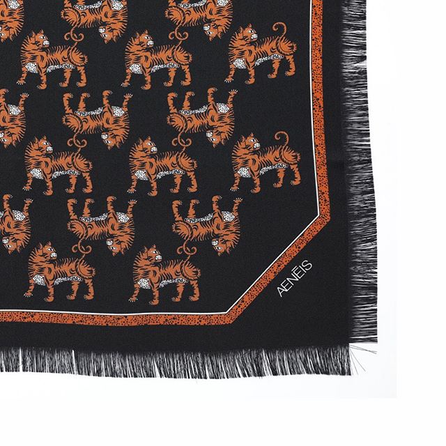 Monday morning with a detail of the tigers mirage hand fringed silk scarf in black | 
Today is also the last day of our SS20 trade show in Paris ✨| Aenēis booth K03bis, Carousell du Louvre, Paris @tranoi_show 
#pfw #aeneisparis #parisianstyle #design