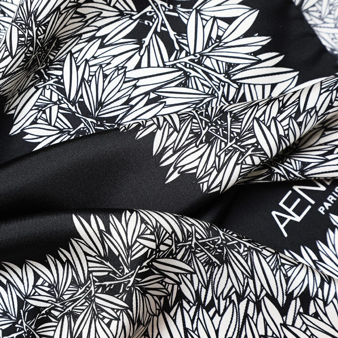 silkscarf_black_bandana_aeneis.jpg