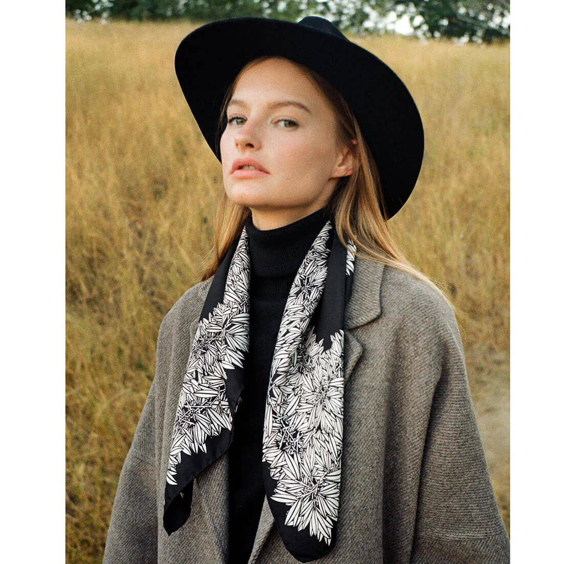fashion_silkscarf_black_style.jpg