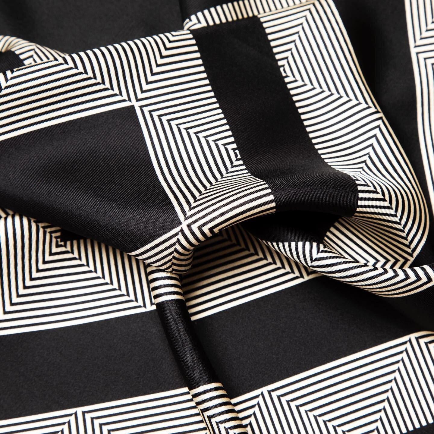 GEOMETRIC MIRAGE SILK SCARF IN BLACK 🖤
A refresh of the first version with fringes. Swipe right to discover the full size silk scarf and tap on the link in bio to shop it 🛒

100% silk twill
Designed in Paris
Consciously made in Como, Italy with Lov