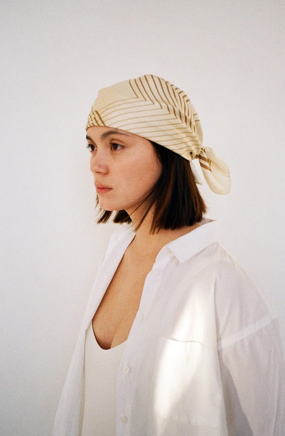 model_scarf_cream.jpg
