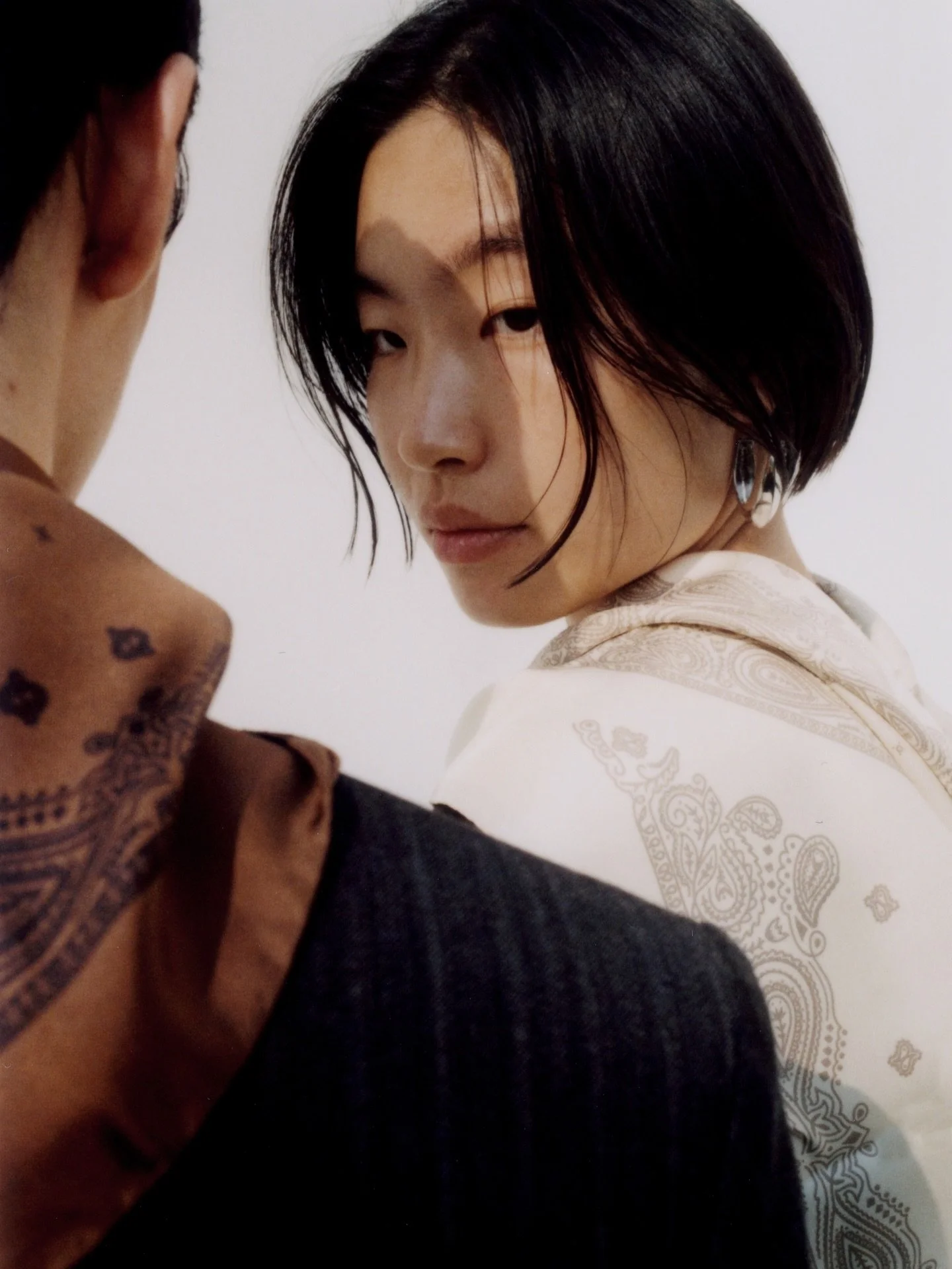 We creat silk accessories defined by timeless, nostalgic prints and a minimal sensibility. 

Photography by @anyokolie