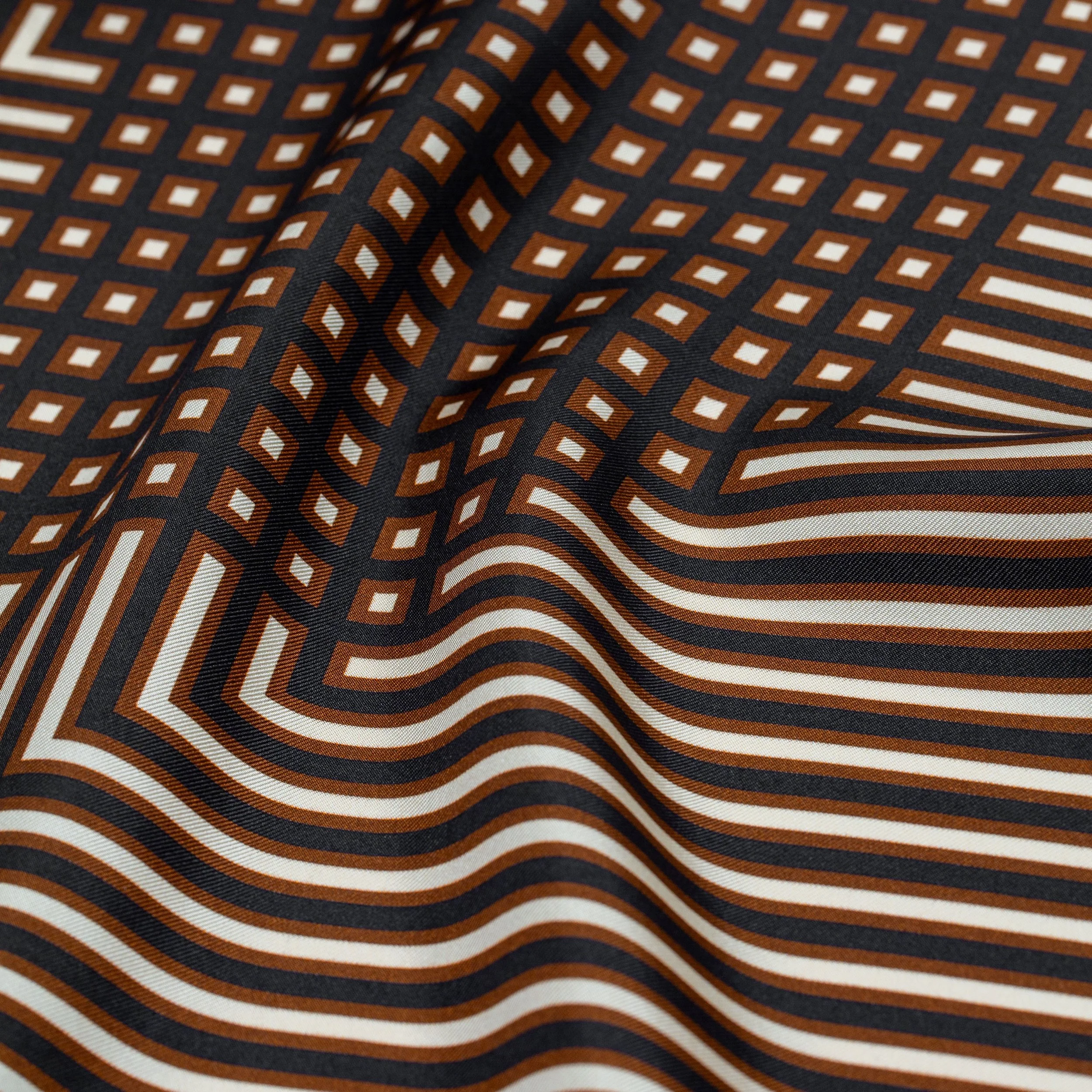 MINIMAL_ILLUSION_SILK_SCARF_BROWN_90_B.jpg