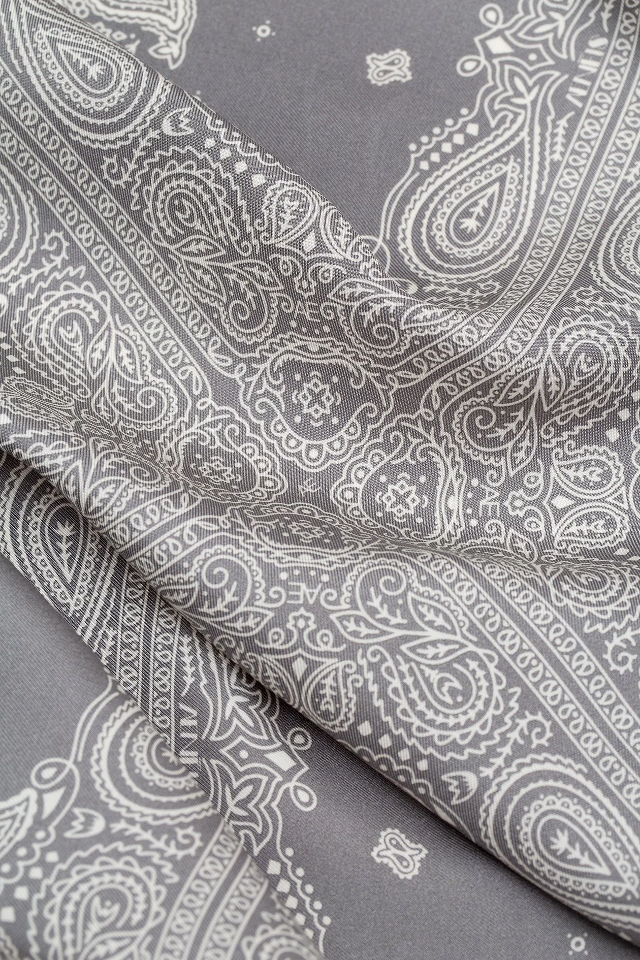 MINIMAL_BANDANA_SILK_SCARF_68_ELEPHANT_B.jpg