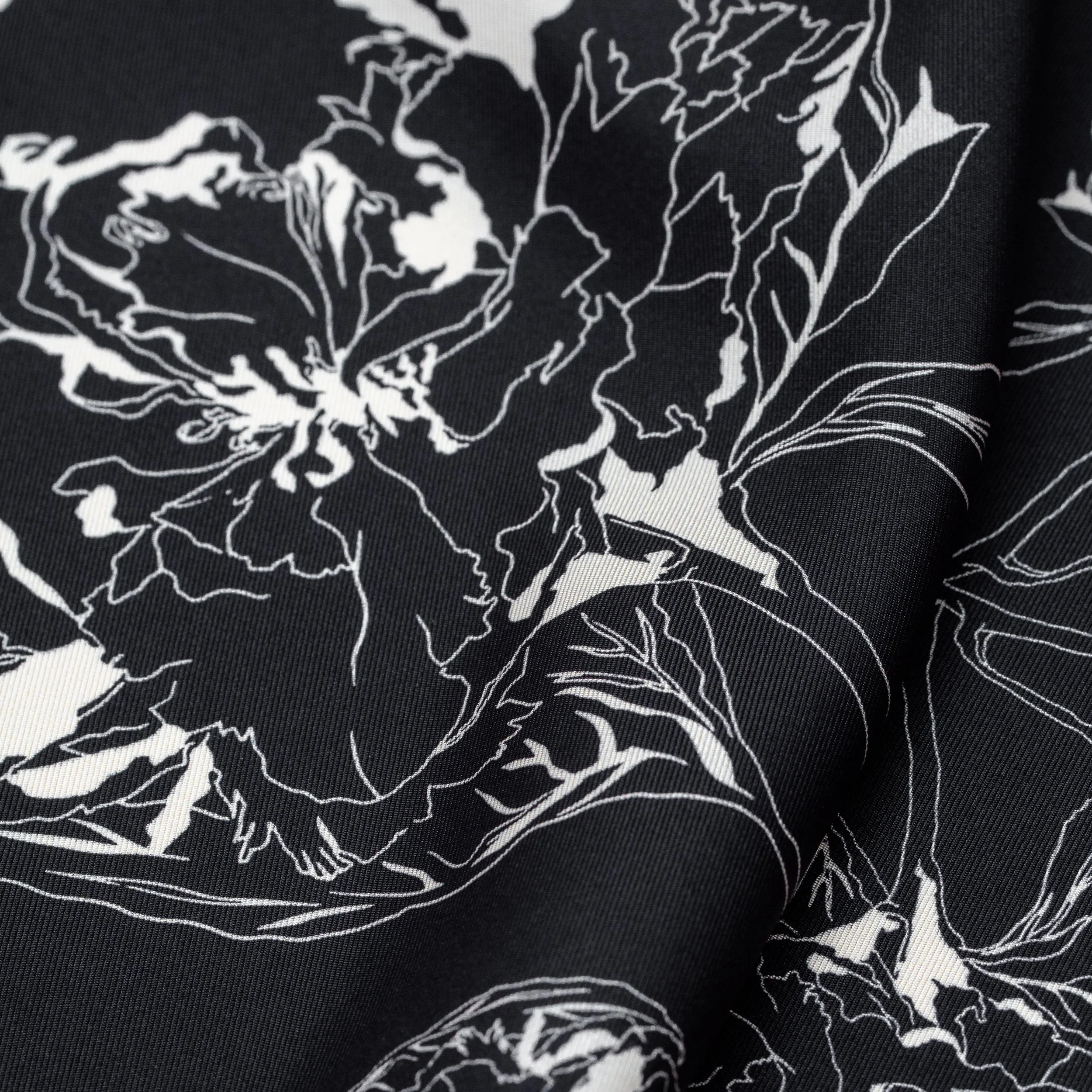 PEONIA_SILK_SCARF_BLACK_68_B.jpg