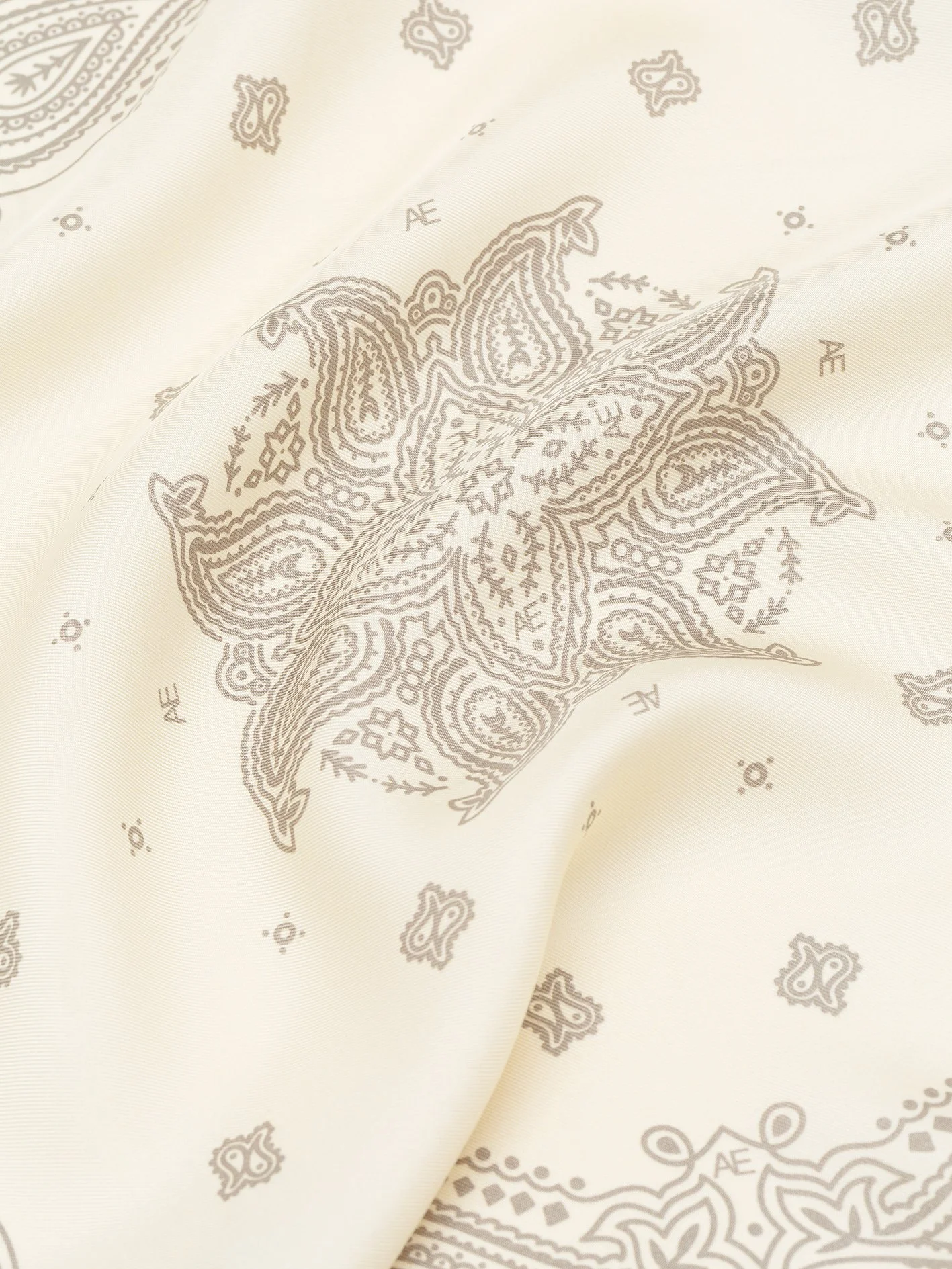 MINIMAL_BANDANA_SILK_SCARF_47_LATTE_2.jpg
