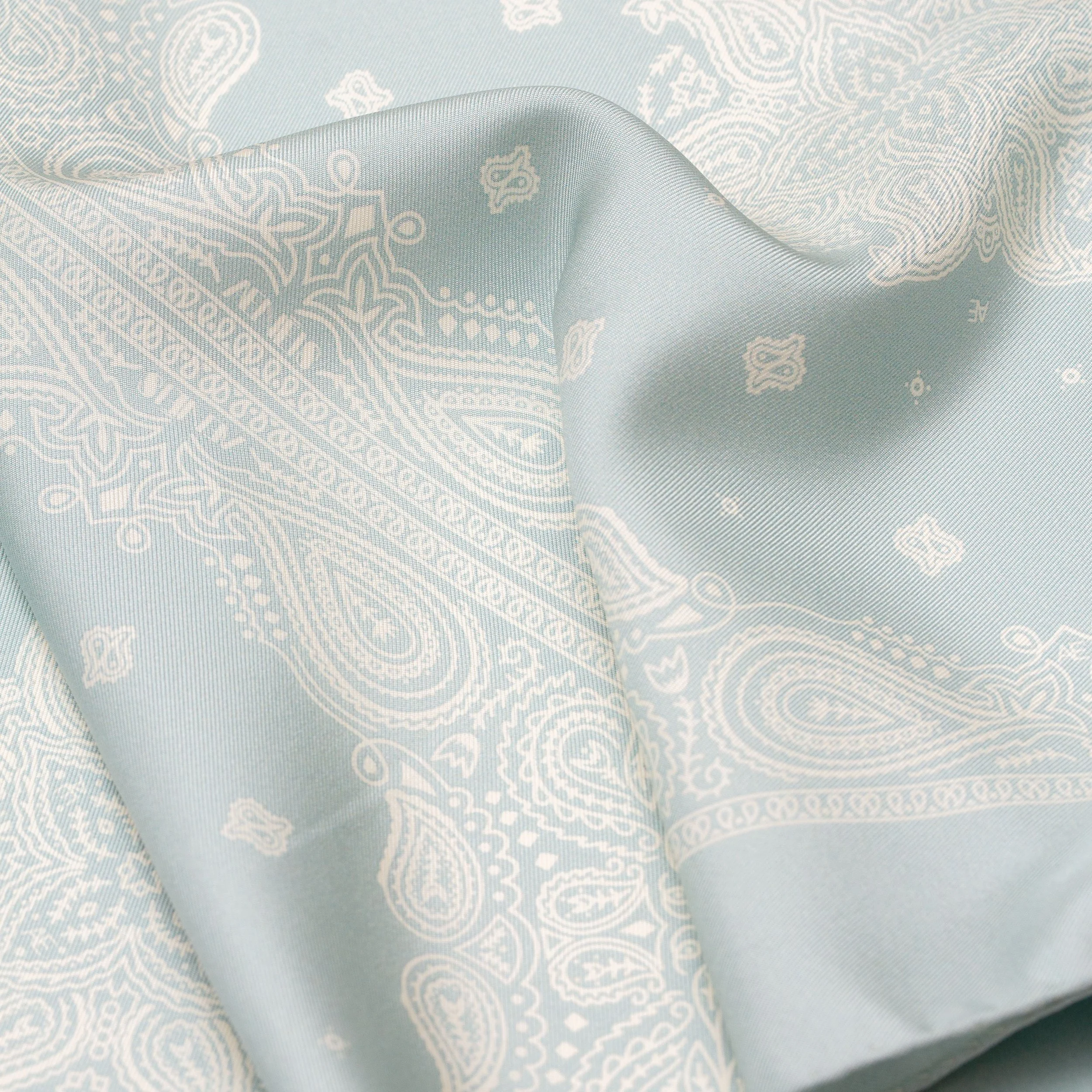 MINIMAL_BANDANA_SILK_CELADON_68_B.jpg