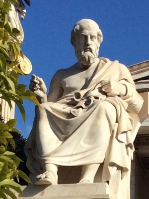 Plato-548x1024.jpg