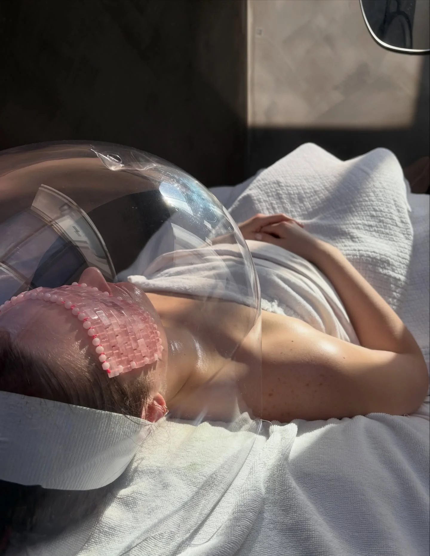 sun pouring in, oxygen sealing it all in. ✨ 

🧖🏻&zwj;♀️ @skin_byamberlynn 

📞 717.900.1390 | #BlossomYork