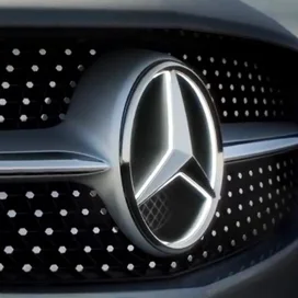 Mercedes-illuminated-star-1.jpg