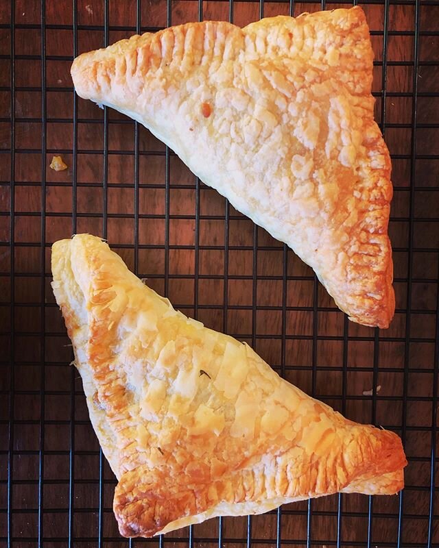 Black bean puff pastry triangles from @milkpailmarket and yes this week&rsquo;s essentials box has been extraordinary. I definitely recommend them to all my Bay Area friends...and I recommend moving here for them too if anyone was on the fence about 