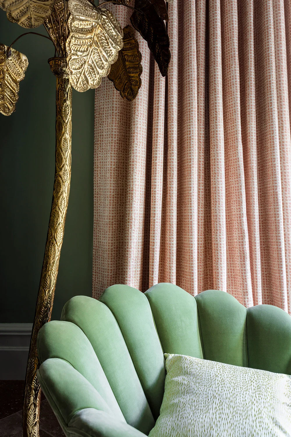HIL_4THEMES_AFLUENT_HOTELAMERICANA_CURTAIN_ROMARI_PEACH_ROMAN_MINERAL_AZURE_DETAIL_003.jpg