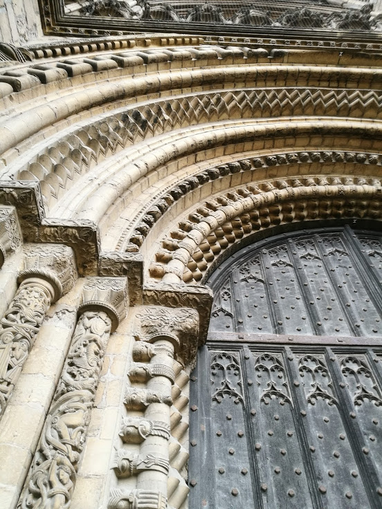 See what I mean - even if you could see that far, it would take months to really study all the carving.