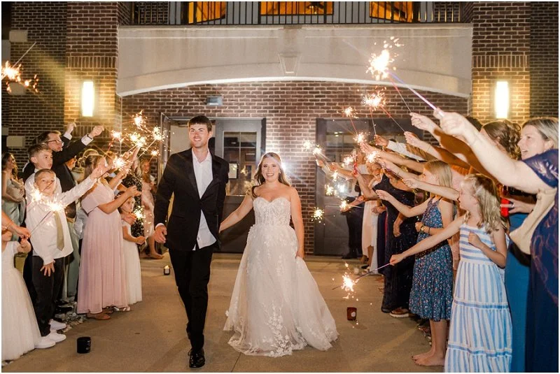 Drew & Lindsey-2113.jpg