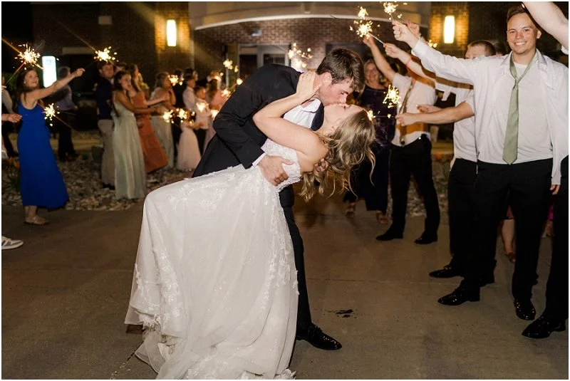 Drew & Lindsey-2132.jpg