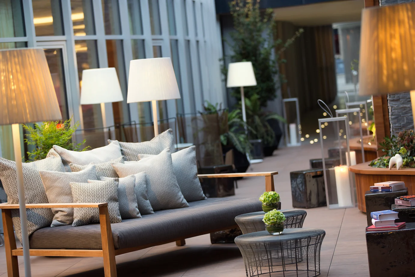 Renaissance Hotel Paris Republique- Outdoor Lounge