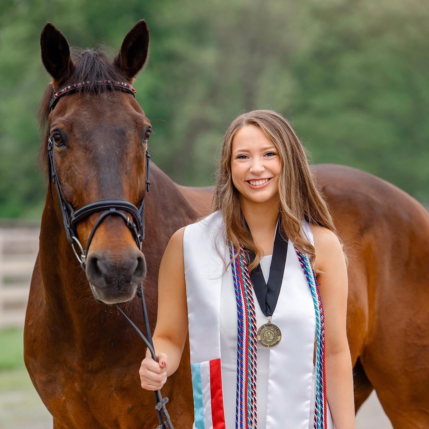 As a HUGE animal lover, I was beyond thrilled when this gorgeous grad wanted me to photograph her and her very handsome (and VERY big) friend.The bond between these two is undeniable and you can tell the time they spent at @miamiequestrian was someth