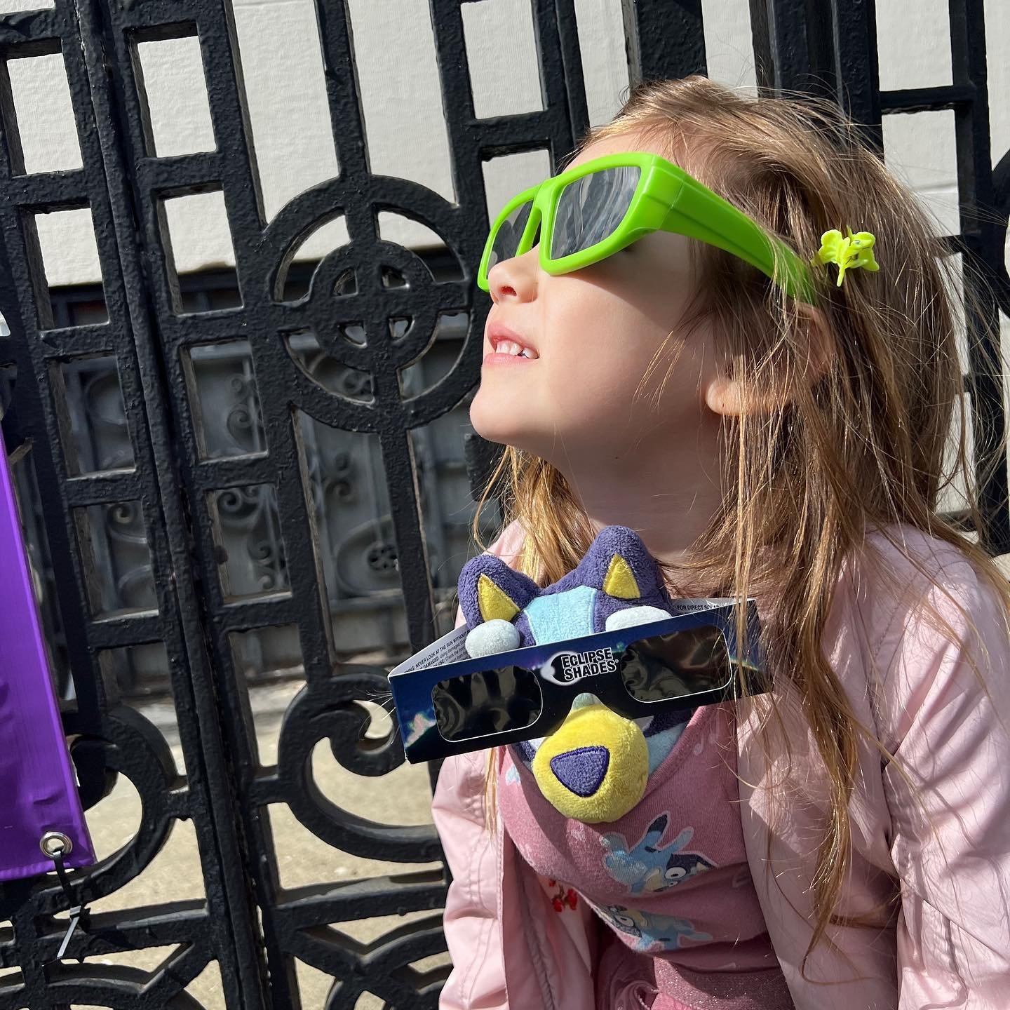 A super fun day viewing the eclipse before our programming! 🌘 Some of our classes did fun eclipse activities after the event!

#eclipse #solareclipse #performingarts #art #artsprogramming #theater #drama #dance #youthprogram #afterschool #afterschoo