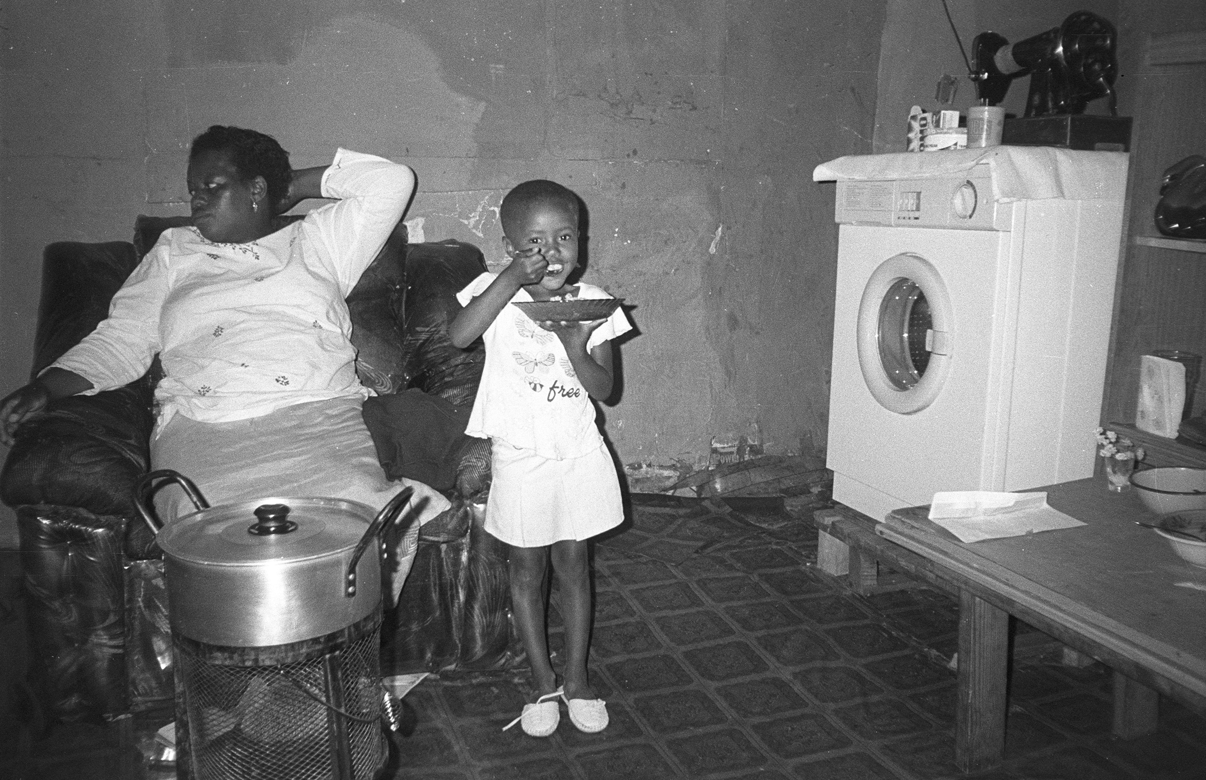 Fumeka_0015_GirlMomBW 2.jpg