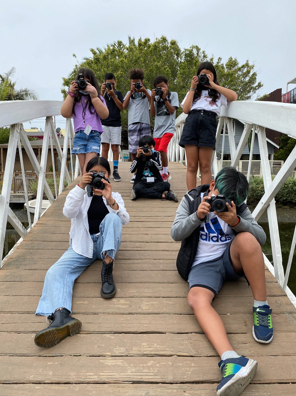  Say cheese! Photography students take shots at the Venice Canals. 