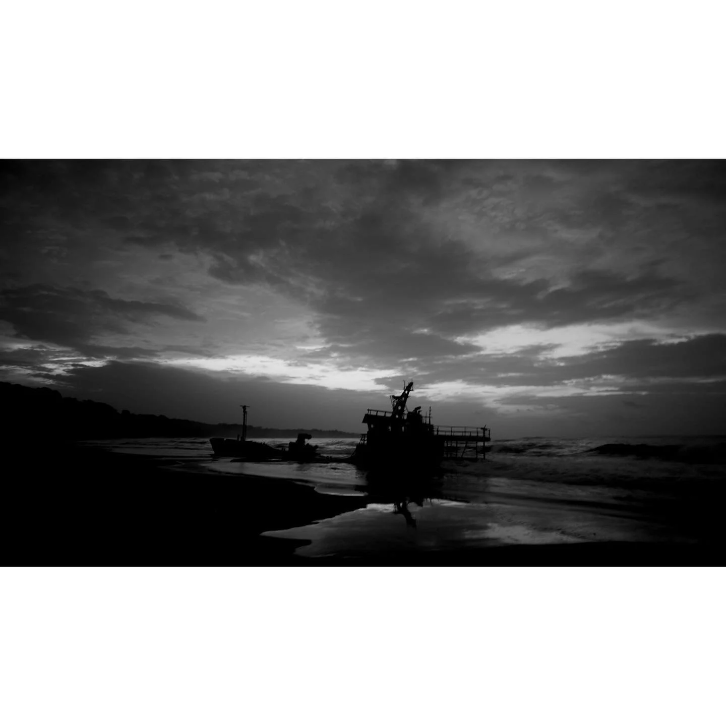 .
.
.
.
.
.
#throwbackfriday #cinematography #35mm #costarica #nikonphotography #visual #sunset #cinebible #photocinematica