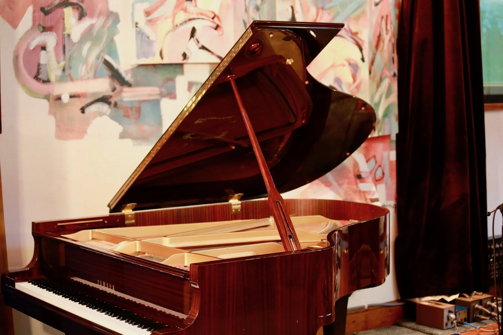 Piano 2.jpg