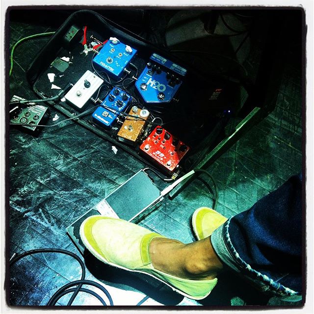 Keith Robinson during soundcheck in Atlantic City #vanessawilliams #soundcheck #style #keithrobinsonmusic #keithrobinsonguitar  #guitarist