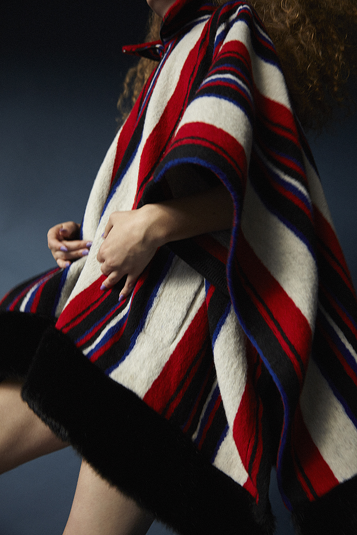 Erin wears striped cape by Heohwan Simulation