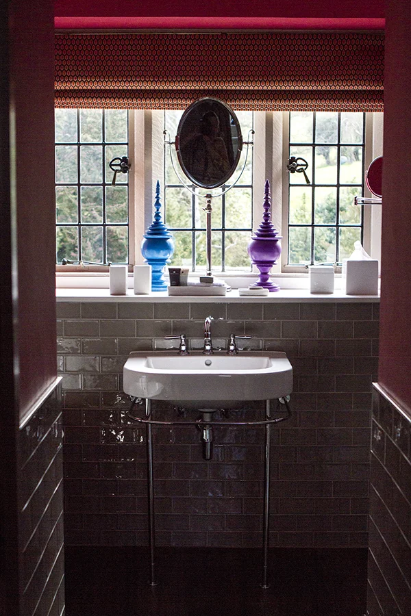 The bathroom in the Maple room