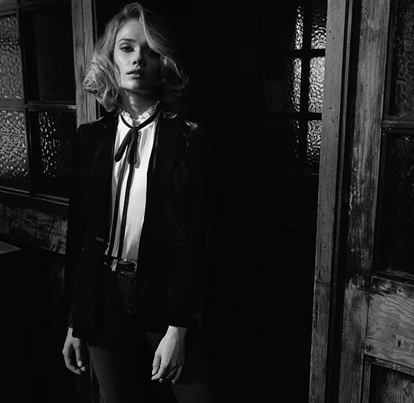 Blouse, velvet jacket and jeans: Frame Denim / Rings: Stone Paris & Shaun Leane / Belt: stylist's own