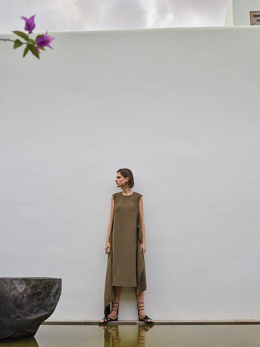 This page: Dress: Mulberry, Sandals: AncientGreek Sandals, Earring and ring (left hand): Alighieri, Rings (right hand): Charlotte Chesnais