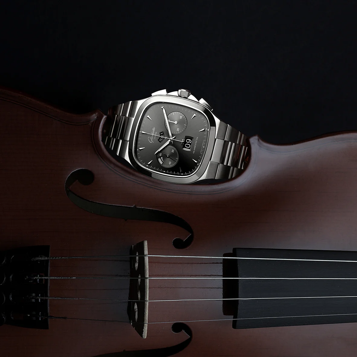 Seventies Chronograph Panorama Date – steel, bracelet, grey dial. £10,800.00