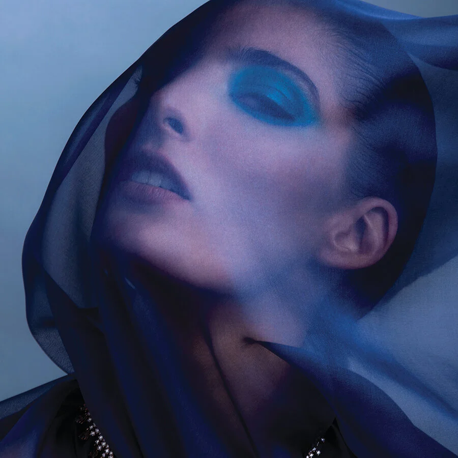 Un Baiser À Travers Un Voile