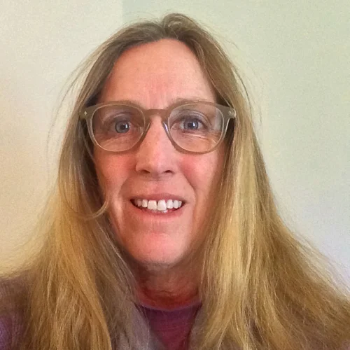 Carolyn-Angleton.jpg