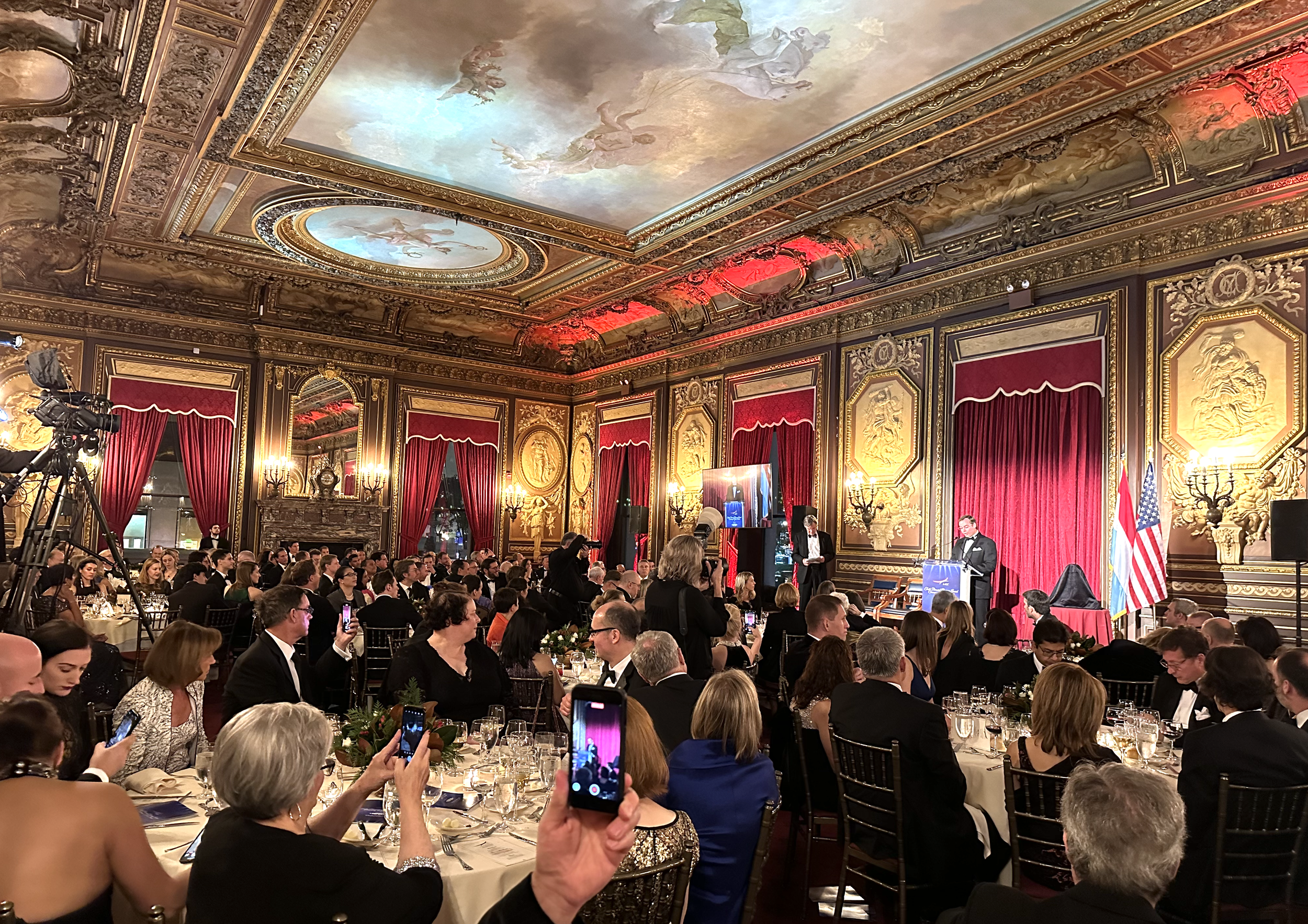 The Luxembourg American Chamber of Commerce Honors DuPont with Business Award