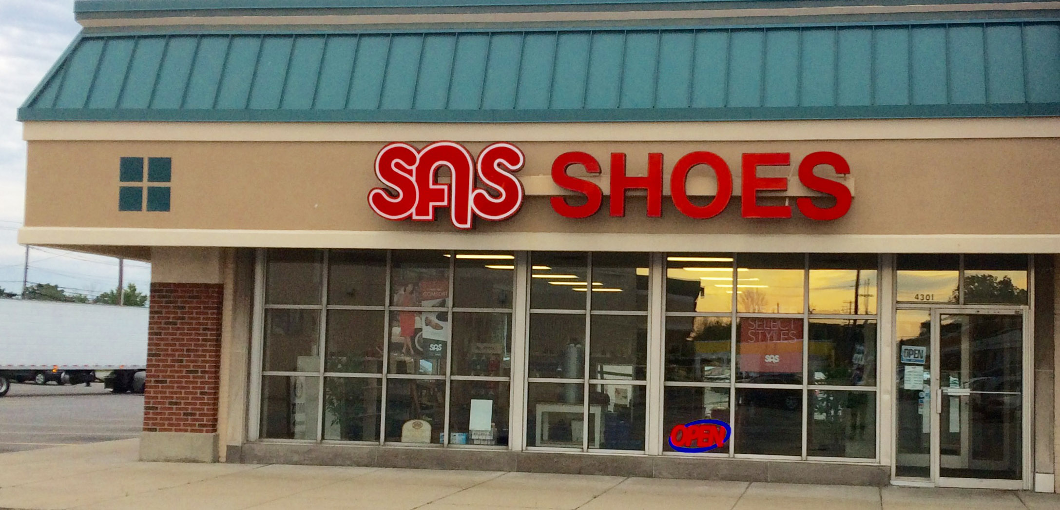 stores that sell sas shoes