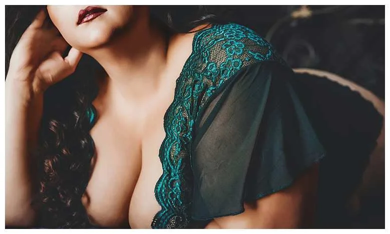 How boudoir giveaway winner found her confidence after her photosession in Lynn haven, FL