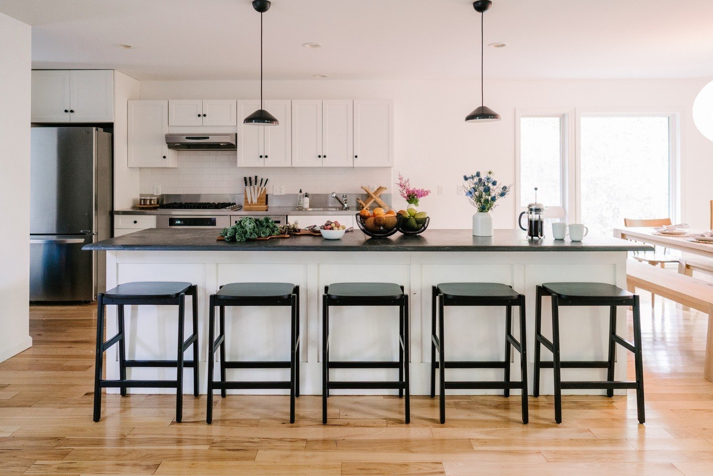 A Creekhouse's kitchen in the Catskills ✨ Bookable @RedCottageInc⁠
.⁠
.⁠
.⁠
.⁠
.⁠
.⁠
.⁠
📸 @juliahembreesmith⁠
#OrelyInteriors #InteriorDesign #CallicoonNY #RedCottageStay