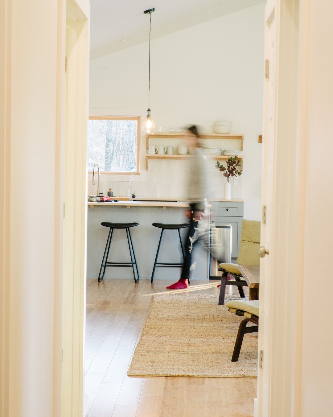 Chop, stir, simmer, this space makes it easy to stay at Blue Hill House.
.⁠
.⁠
.⁠
.⁠
.⁠
#OrleyInteriors #chefskitchen #kitchendesign #InteriorDesign #interior #home #homedesign #homedecor