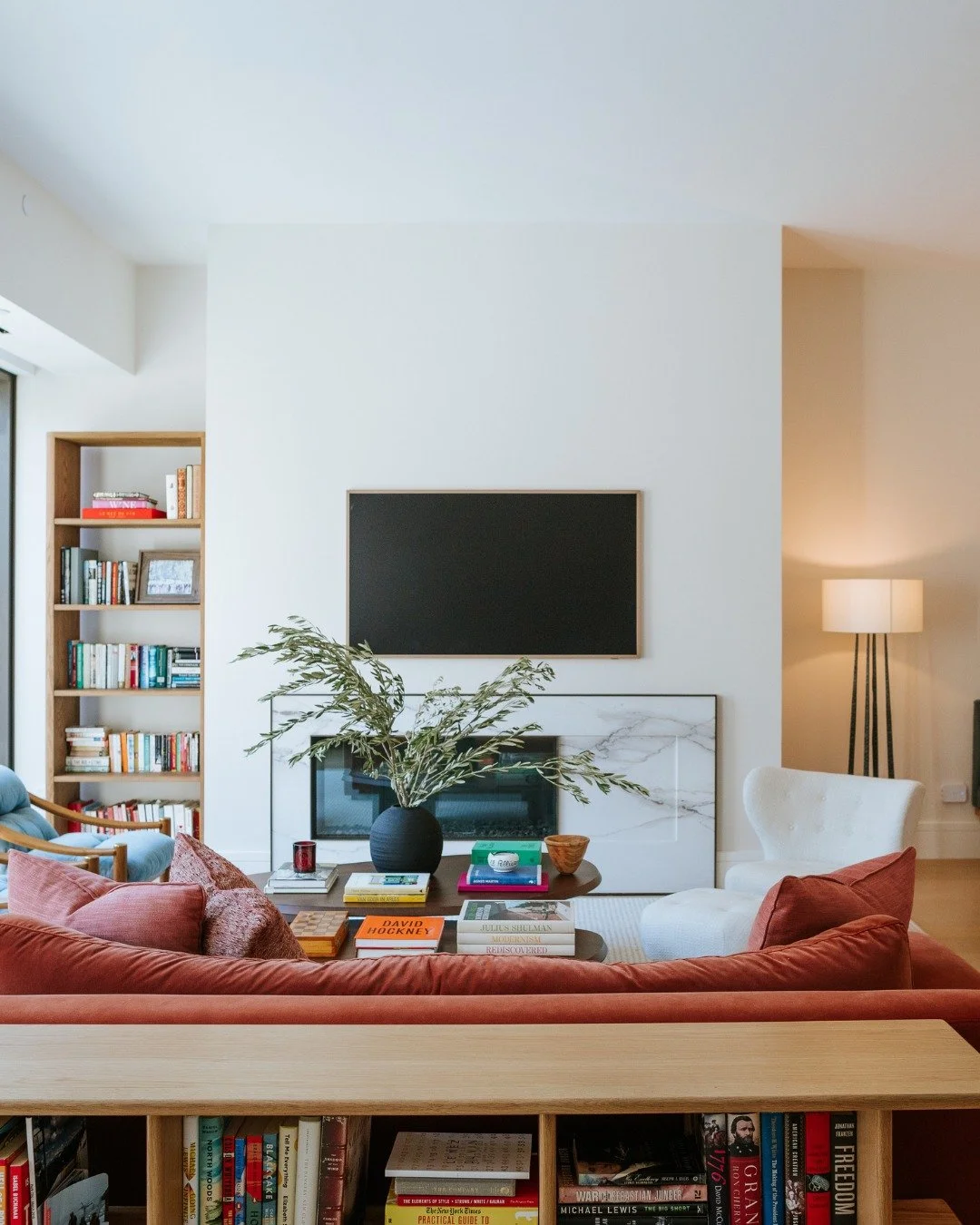 A first peek inside the Flatiron Penthouse.
.
.
.
.
.
#InteriorDesign #NYCInteriorDesigner #CollectedInteriors #WarmMinimalism #InteriorDesignDaily