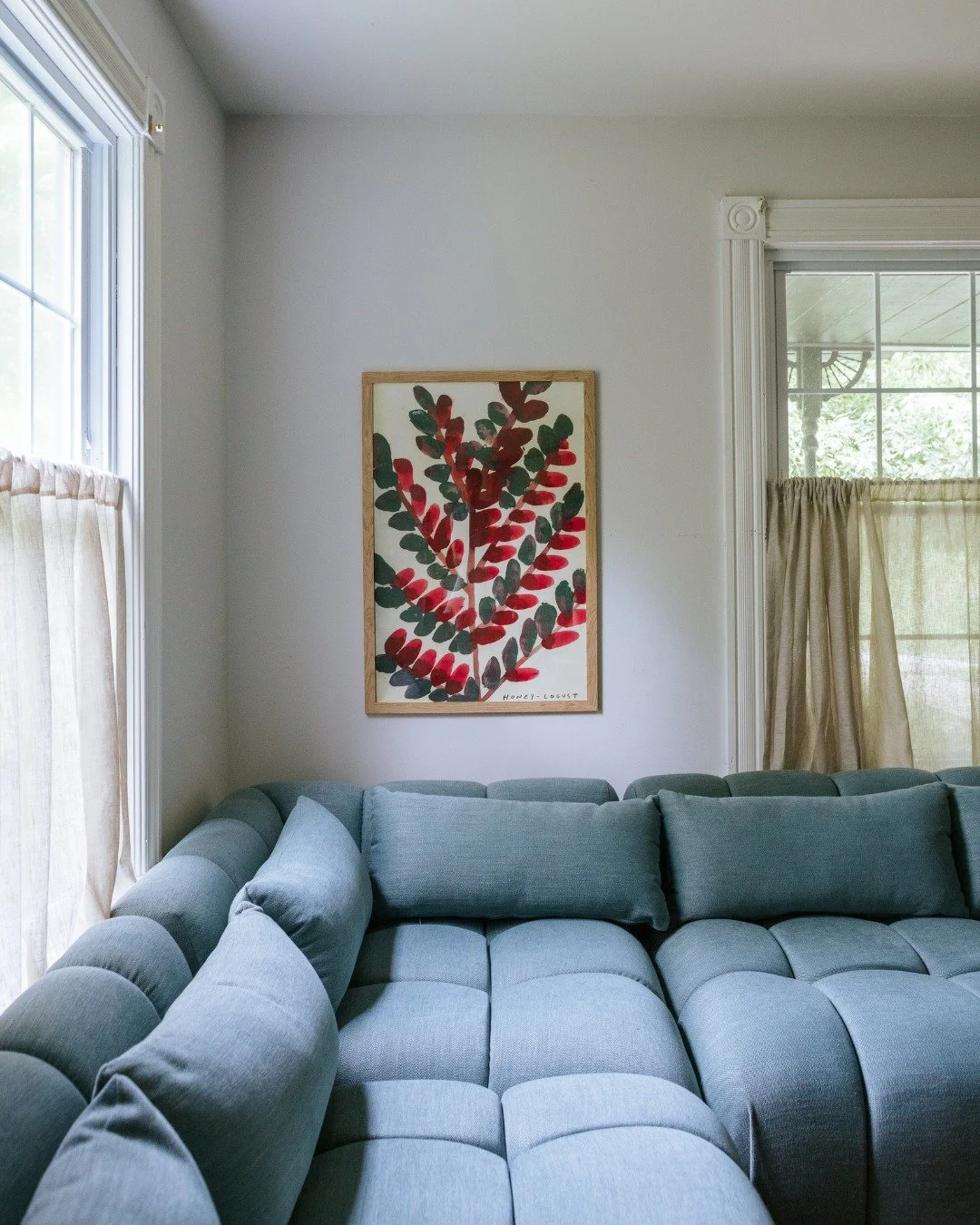 Soft curves, sculptural shapes, and a pop of red at The Gables.
Bookable through @Redcottageinc
.
.
.
.
.
.
#OrleyInteriors #RedCottageStay #InteriorDesign