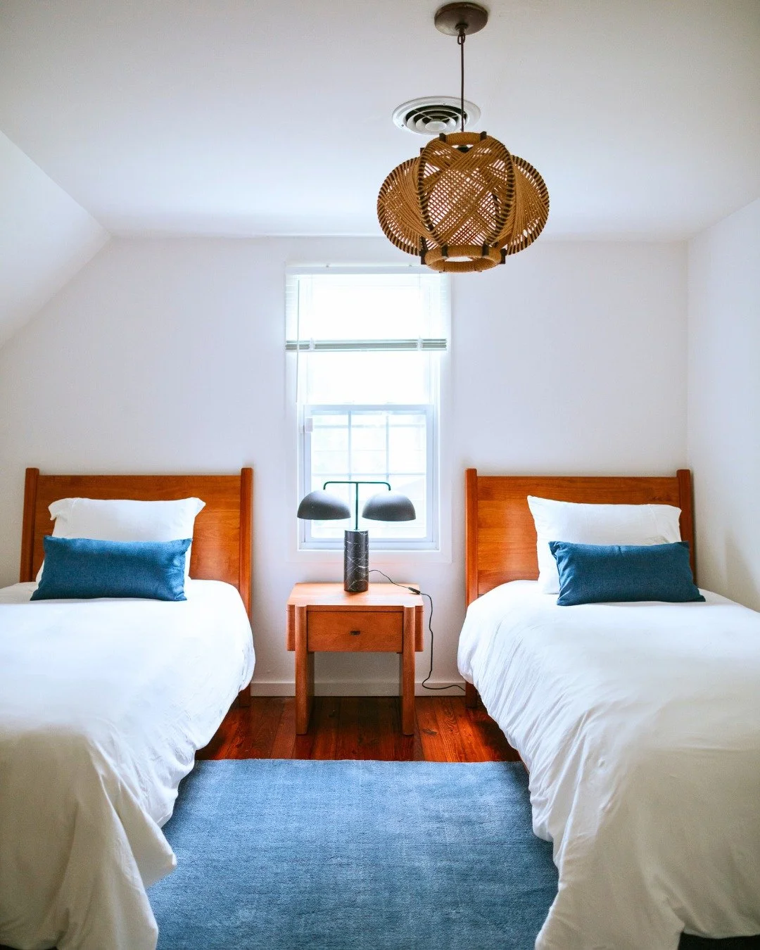 Subtle interplay of blue and wood tones at The Gables.
Available to book through @redcottageinc
.⁠
.⁠
.⁠
.⁠
.⁠
#catskills #vacationrental #InteriorDesign #interior #home #homedesign #homedecor