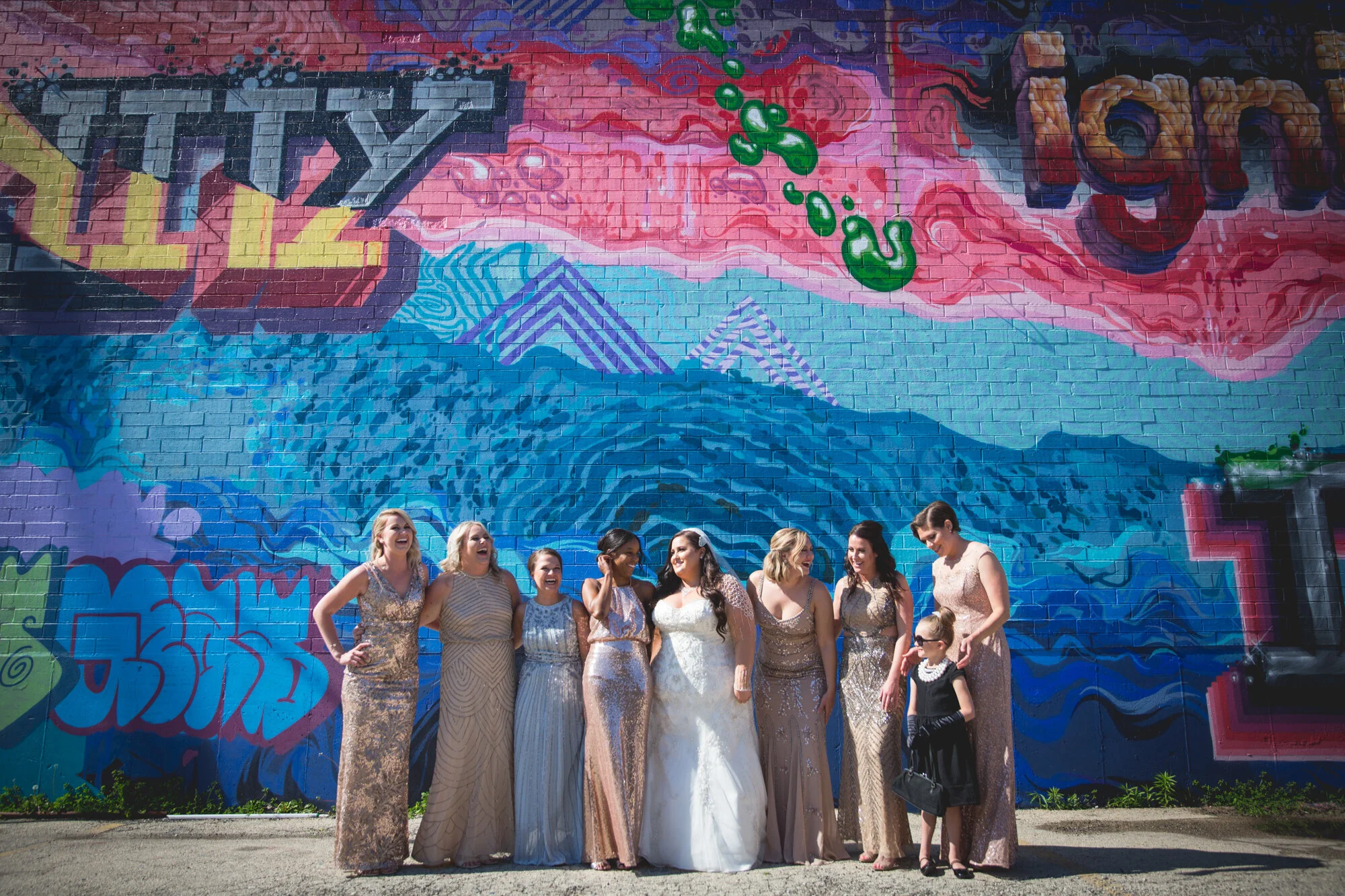 bridesmaids-by-chicago-mural.jpg
