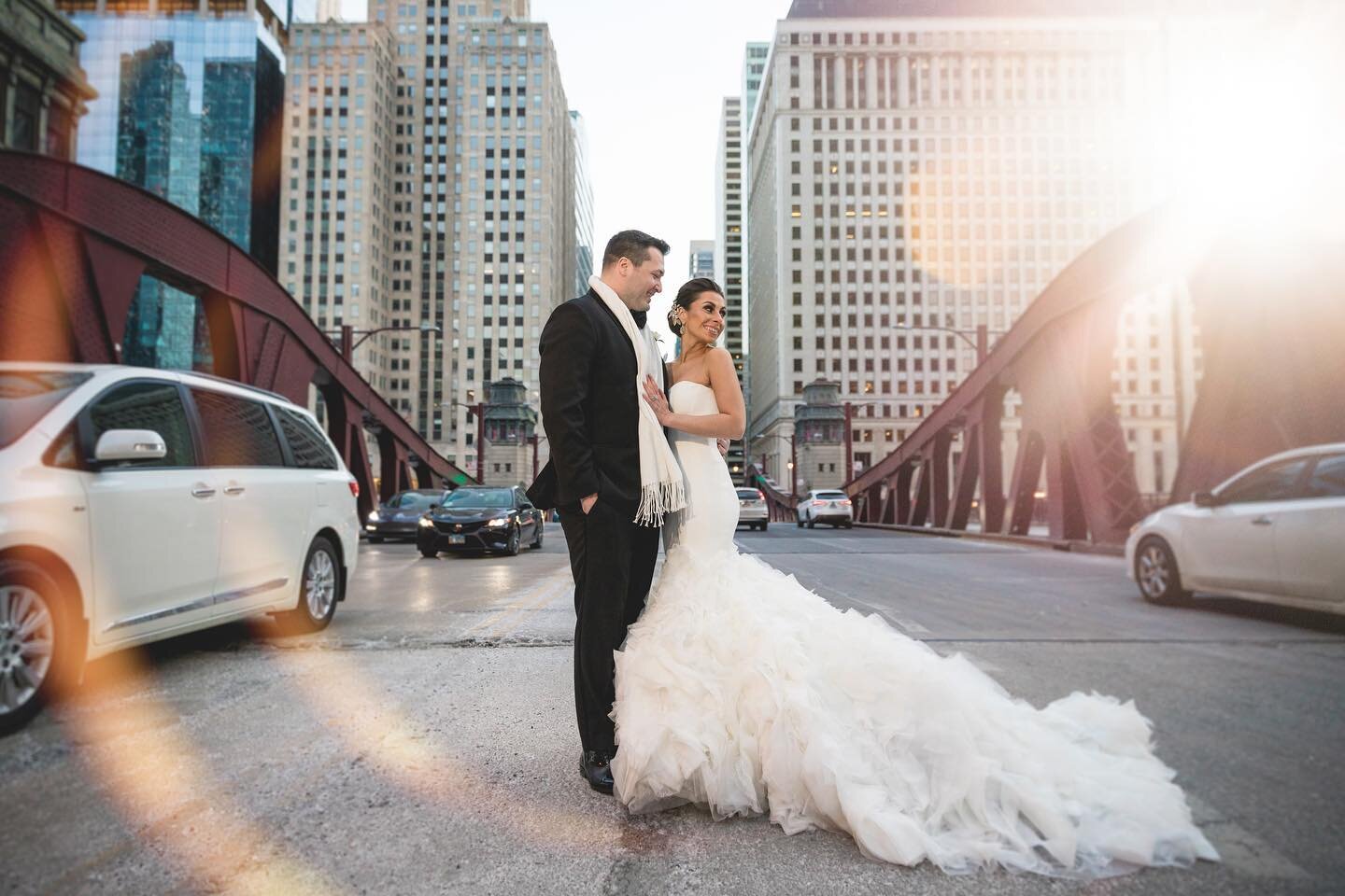 Katlyn + Bo. &ldquo;The photos are absolutely amazing. You went above and beyond my expectations!!! Everyone was raving about you. -Katlyn
.
.
Photo by @bc__photo @code_man31 @figweddings @chibuildings #figweddings #wrigleybuilding #weddingphotograph