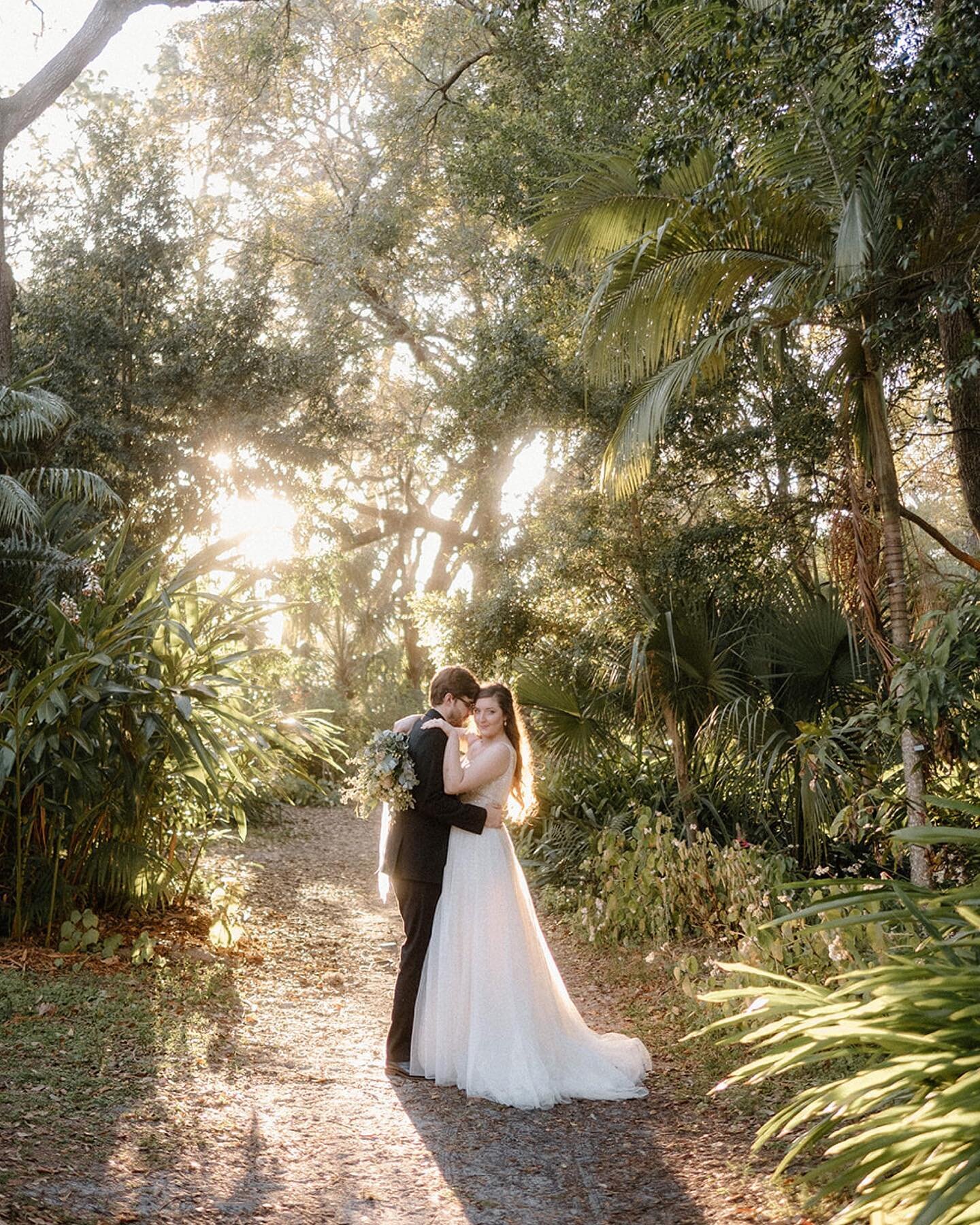 some favorites from c'arrah + drew's one year anniversary session 🌿