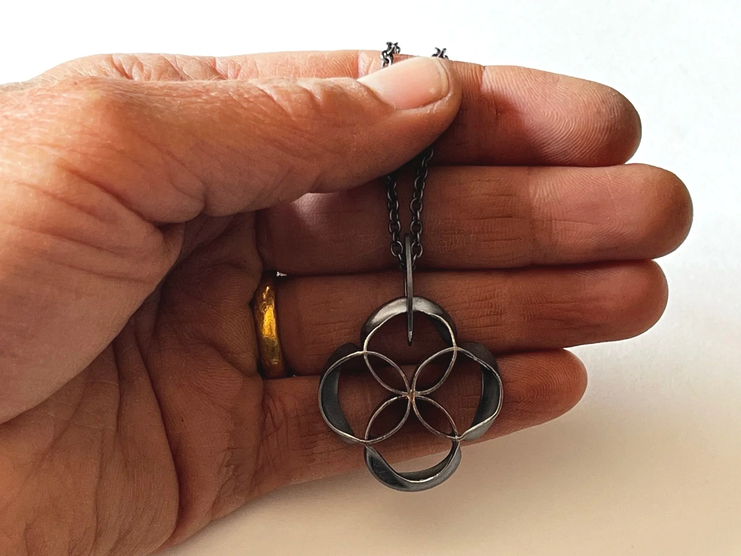 beauty+pendant+2.jpg