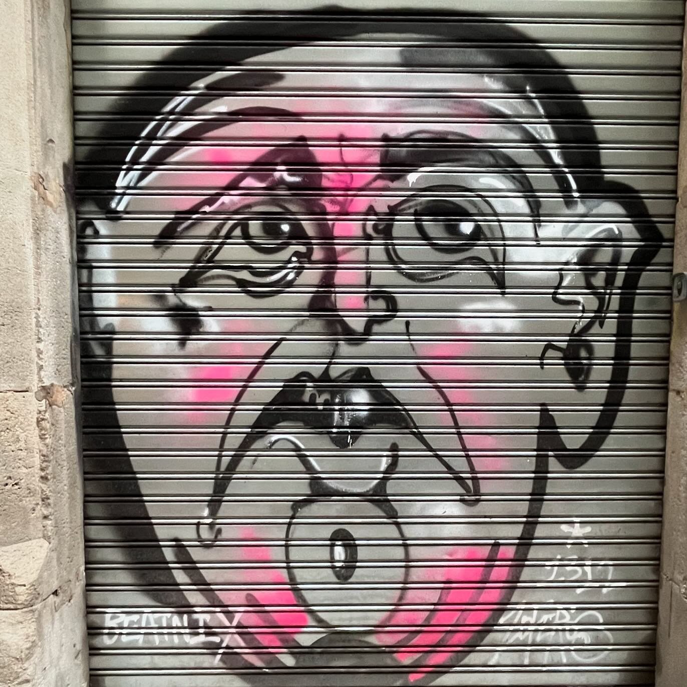 #streetart #bcnstreetart #streetartbarcelona #spraypaintart #spraypaintbarcelona #urbanart #urbanartist #barcelonastreetart #arteenlascalles #bcnstreetstyle #bcnstreetstyletour #arteurba #barcelonastreetstyletour #barcelonastreetstyletour.com #street