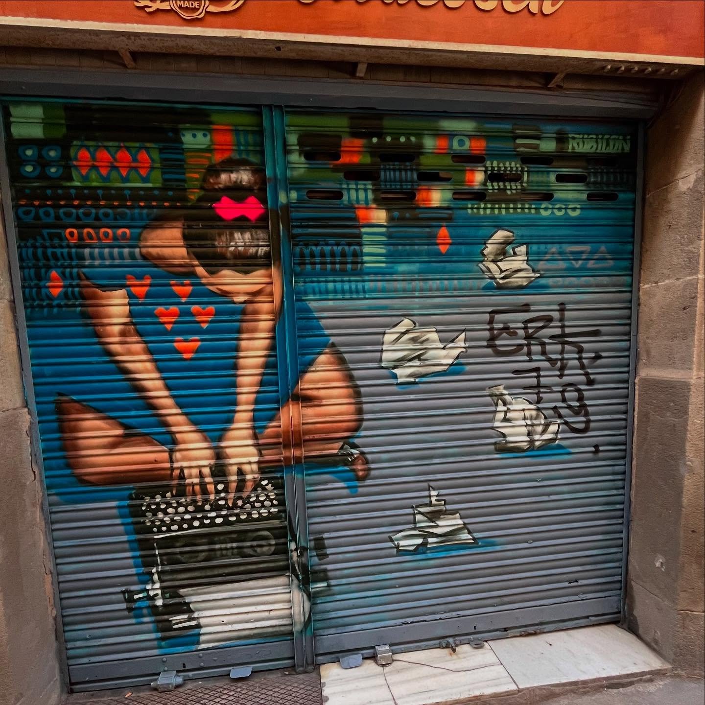 @ru8icon1 #ru8icon1 #streetart #bcnstreetart #streetartbarcelona #spraypaintart #spraypaintbarcelona #urbanart #urbanartist #barcelonastreetart #arteenlascalles #bcnstreetstyle #bcnstreetstyletour #arteurba #barcelonastreetstyletour #barcelonastreets